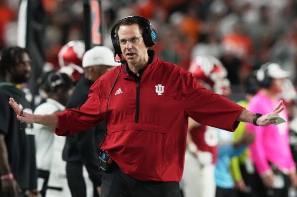 Josh Hoover faces new challenge replacing Heisman winner for No. 4 Indiana | AP News