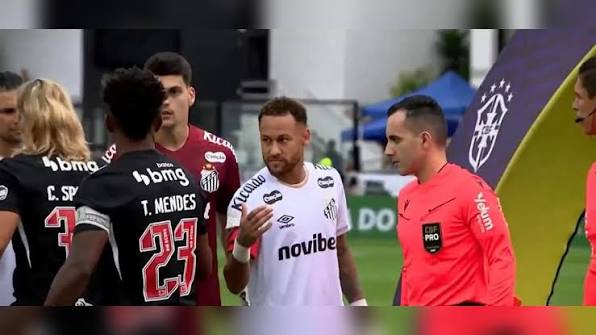 Tensions flared at São Januário today. Thiago Mendes snubbed Neymar during  the pre-match handshake, reigniting a bitter feud that has been going on  for six years. Santos may have walked away with