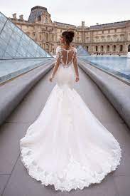 Pour celles qui aimeraient se la jouer princesse le jour j, voici une petite sélection des plus belles robes qui nous ont tapé dans l'oeil sur pinterest. Robe De Mariee Sirene Luxe Robe De Mariee Robe De Mariee Sirene Robe De Mariee De Luxe