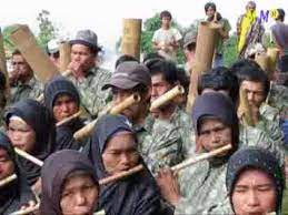 Sebuah lagu musik bambu yang populer di kabupaten enrekang yaitu surugana bambapuang atau surga dari gunung bambapuang. Musik Bambu Enrekang Youtube