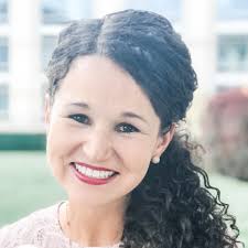 Elisa Hunter's Instagram, Twitter & Facebook