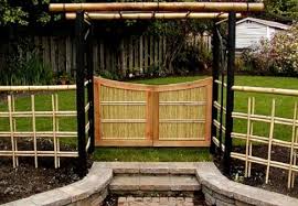 17 Gambar Model Pagar Bambu Unik Agar Rumah Tampil Natural
