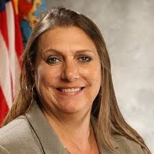 Denise Farina's Instagram, Twitter & Facebook