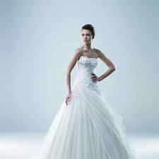 In persunshop.de gibt es neueste und billige brautkleider. Brautkleid Trends Fur Die Hochzeit 2011 Welt