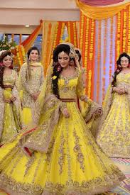 Latest Pakistani Bridal Mehndi Dresses 2018 For Brides 5 Fashionglint Pakistani Bridal Bridal Mehndi Dresses Mehndi Dress