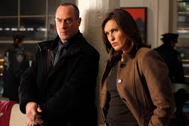 Christopher meloni also returned in a recurring role before and during his main cast role in the series. Christopher Meloni Returning For Law Order Svu Season 22 Premiere Ew Com