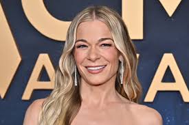 Grammy-winning singer reveals ‘severe illness,’ cancels performances: ‘I am truly heartbroken’