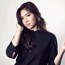 Liedtext Isyana Sarasvati De