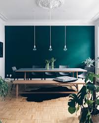 Salle A Manger Table Bois Banc Parquet Bois Mur De Couleur Vert Canard Emeraud Couleur Mur Salon Decoration Interieur Appartement Decoration Interieur Peinture
