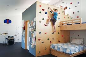 L Escalade En Salle Est Un Sport Extreme Mais Abordable Archzine Fr Escalade En Salle Mur Escalade Et Chambre Enfant