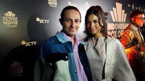 Artis angela gilsha kepergok mesra dengan seorang pria. Angela Gilsha Akui Pergi Berlibur Berdua Dengan Dylan Carr Ke Curug Warta Kota