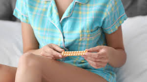 In der regel zeigen sich erste veränderungen, wie pickel auf dem rücken oder im gesicht, ein schleichender haarausfall oder verstärkte menstruationsbeschwerden etwa drei bis sechs monate nach dem. Schwanger Werden Nach Der Pille Brigitte De