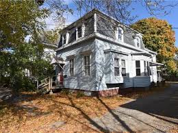 57 Elm St Bangor Me 04401 Mls 1375956 Zillow Zillow Duplex House Styles