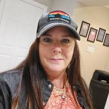 Hello is there any airbrush artists in town?