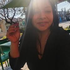 Hoy recordamos a nuestras abuelas y madres, que con tanto cariño nos  preparaban estas infusiones sanadoras cuando éramos peques. No solo alivia  el dolor, también nos contenían con su presencia y su