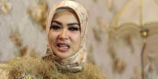 Meski begitu, aisyahrani selaku adik dan juga manajer syahrini justru mencurigai ada banyak orang lagi yang terlibat. Gaya Syahrini Kenakan Hijab Syar I Hijab Dream Co Id