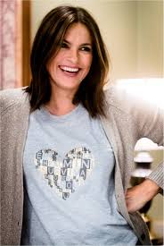 The Beautiful Mariska Hargitay Wearing A T Shirt From The Michael Stars Joyful Heart Collaboration Mariska Hargitay Law And Order Svu Olivia Benson
