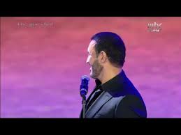 الفنان كاظم الساهر يغني حني ة على مسرح سوق عكاظ Youtube