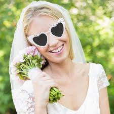 Amazon.com: Lamyba Regalos de novia, regalos de despedida de soltera para  novia, riñonera de perlas para novia, clip de pinza para el cabello y gafas  de sol, regalos de novia, decoraciones de