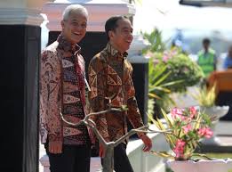 Ketika melihat lukisan, putri bung karno itu langsung tersenyum sumringah. Ganjar Pranowo The Next Jokowi Pinterpolitik Com
