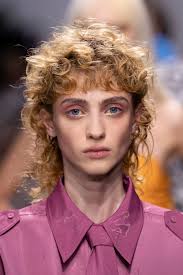 Frisurentrends 2018 damen kurzhaar via malvitta.com. Frisuren Trend Der Shullet Von Miley Cyrus
