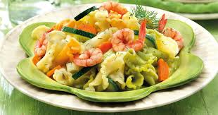 La pasta se trata de un alimento económico, sano, nutritivo y muy versátil que puede conformar una ensalada, un guisado, un salteado u otra preparación. 15 Ensaladas De Pasta Faciles E Irresistibles