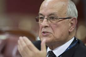 Pas question» de démissionner, dit le jurisconsulte Claude Bisson