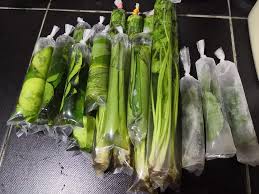 Bahan makanan harus disimpan dengan benar dan tepat agar tahan lama dan bisa dipakai sesuai batas simpannya. Aiskrim Ketumbar Daun Kunyit Daun Limau Purut Tip Simpan Daun Kekal Segar Tahan Lama Jimat Ruang Keluarga