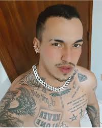 Gabriel Fleming, o influenciador que mostra o poder da tatuagem!