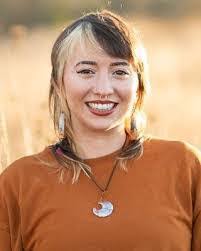 Ang Thach's Instagram, Twitter & Facebook