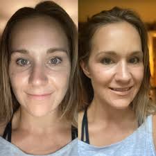 Good evening friends. I've found my house and bed to sleep in. I've chosen  a maroon or plum shade this evening. It's hard to find this shade, but I  did my best.