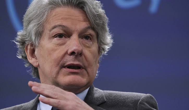 Régulation des plateformes : les États-Unis sanctionnent Thierry Breton et  des ONG européennes