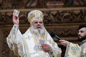 Circula cu foarte mare viteză; Patriarhul Daniel Decorat La Implinirea Varstei De 70 De Ani Cursdeguvernare Ro