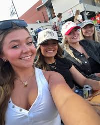 THIS WEEKEND>>> my built in best friend in bowling green & getting to see  both of my best friends get baptized. this weekend could not have been any  more perfect, love all