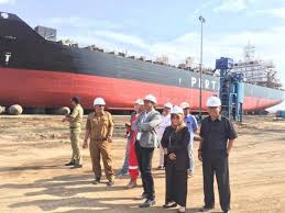 Galangan kapal dock terbesar di batam mp3 duration 0:16 size 625.00 kb / pt kat batam 7. Gaji Galangan Kapal Batam Pt Asl Shipyard Bungkam Terkait Ratusan Buruh Asal Luar Batam Yang Dipekerjakannya Buruh Today Galangan Kapal Shipyard Batam Masih Tetap Jaya Part Ii