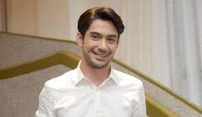 Biografi Reza Rahardian Dalam Bahasa Inggris Python
