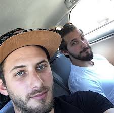 Nueve desaparecidos en la costa de fl por el naufragio de una embarcación. Los Hermanos Zurita Son Como Dos Gotas De Agua Ya Los Viste