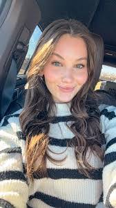 Lisa Phares's Instagram, Twitter & Facebook