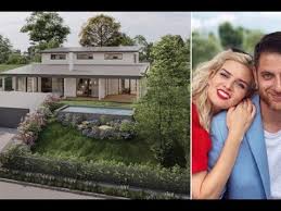 Nikol štíbrová se narodila v roce 1986 v rakovníku, kde studuje gymnazium. Vic Jak Dva Roky Je Nikol Stibrova 34 Majitelkou Pozemku V Lanech Ale Stavet Zacala Az Letos Hod Youtube