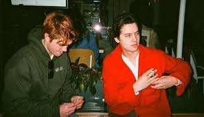 (producer), & last name of documentary director, f. Riverdale En Netflix Fotos Del Detras De Camara Con Kj Apa Cole Sprouse Camila Mendes Y Lili Reinhart The Cw Temporada 2 Tv Espectaculos La Prensa Peru