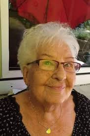 My mom at 92 and a snappy hairstyle 👍 Never put