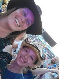 Kari Brecht's Instagram, Twitter & Facebook