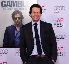 Der amerikanische filmdarsteller ('the fighter'. Mark Wahlberg Befeuert Diskussion Um Hate Crimes