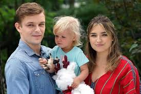 Łukasz dostanie awans i podwyżkę. Barwy Szczescia Odcinek 1970 1972 Hubert Klara I Iwona Wyjezdzaja Z Polski Co Z Agata Streszczenie Odcinka Zdjecia Telemagazyn Pl