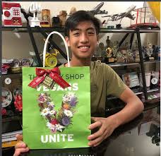 See more of johan raja lawak on facebook. Nak Taip Pun Sedih Anak Sanggup Kerja Nak Kumpul Duit Beli Hadiah Ozlynn Terharu Anak Anak Buat Kejutan Hadiah Hari Jadi Untuknya Keluarga