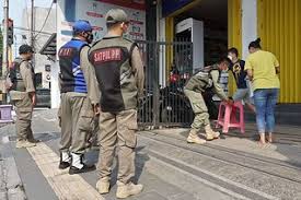 Dulunya tukang sapu jalanan, sekarang menjadi prajurit tni berprestasi dan menjadi juara lari di yonkav 1 dapat duren runtuh, tukang sapu jalanan ini girang bukan main diajak. Website Resmi Pemerintah Kota Kediri