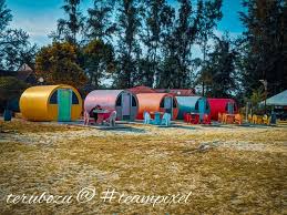 Balok beach and mak lagam are also within. Nak Rasa Menginap Dalam Kapsul Tepi Pantai Korang Kena Ke Pantai Balok Kuantan Rileklah Com