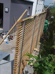 26 Montage Einseitiger Sichtschutz Modern Design In 2020 Sloped Backyard Garden Privacy Screen Backyard Patio