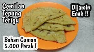 Bahan lainnya seperti telur, santan, gula, sedikit tepung terigu, . Kue Tepung Terigu Goreng Enak Dan Mudah Youtube