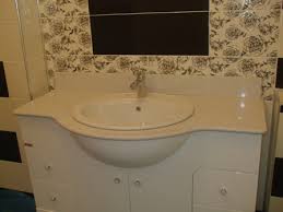 Pentru cea mai frumoasa baie in stil contemporan, fainata. Baie Moderna Cu Cadita De Dus Zidita Si Placata Gresie Neagra Amenajari Interioare Baie Living Mansarda Reparatii Acoperisuri